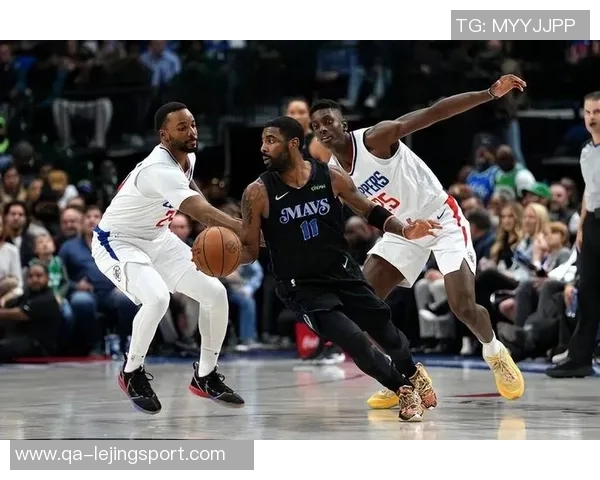 夺笋77与欧文携手送礼快船球迷调侃送走队友成常态